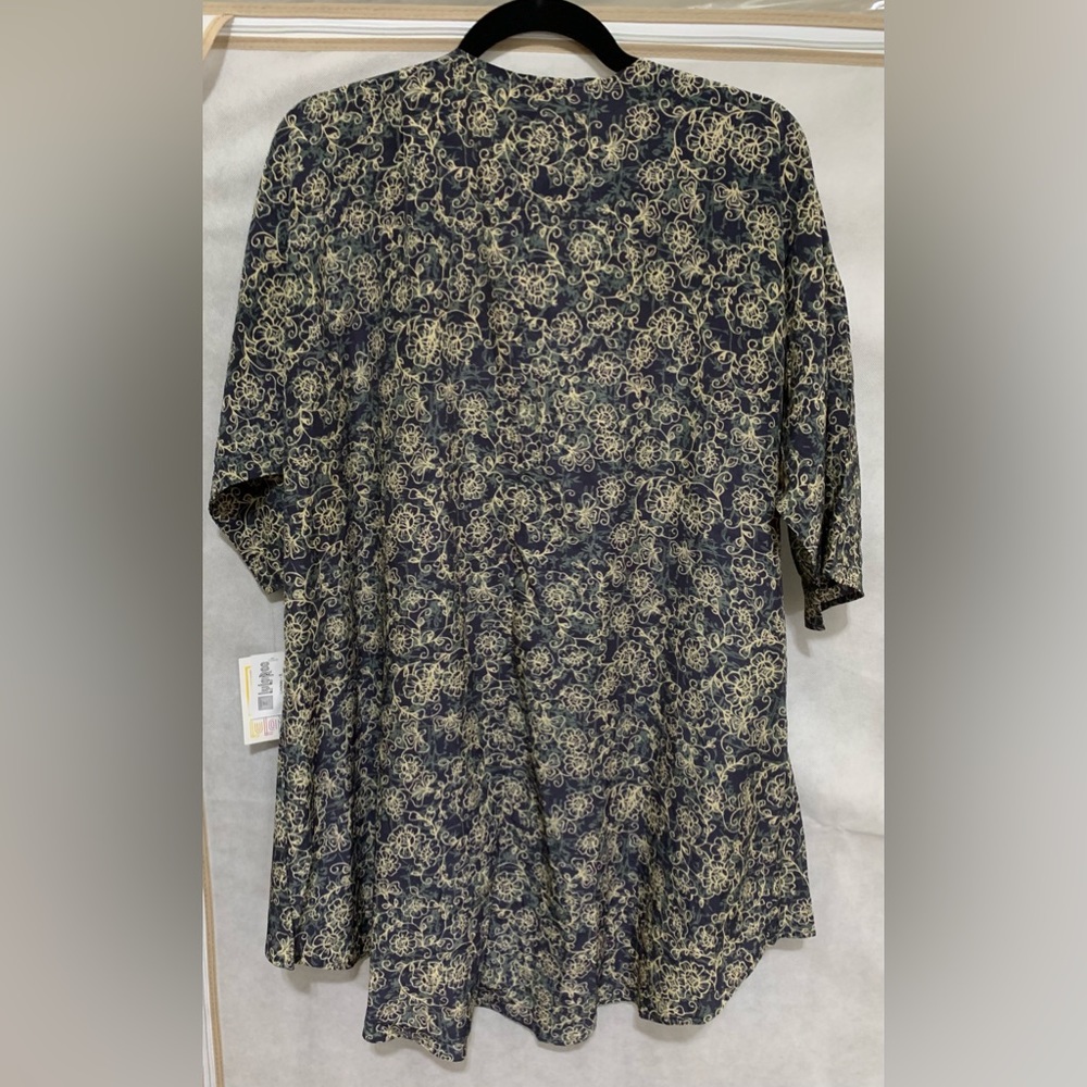 LulaRoe Lindsay - Picture 10 of 14